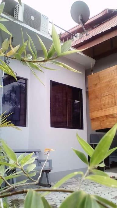 Вилла A Unique And Cozy Wholehouse In Babak Samal Island Экстерьер фото